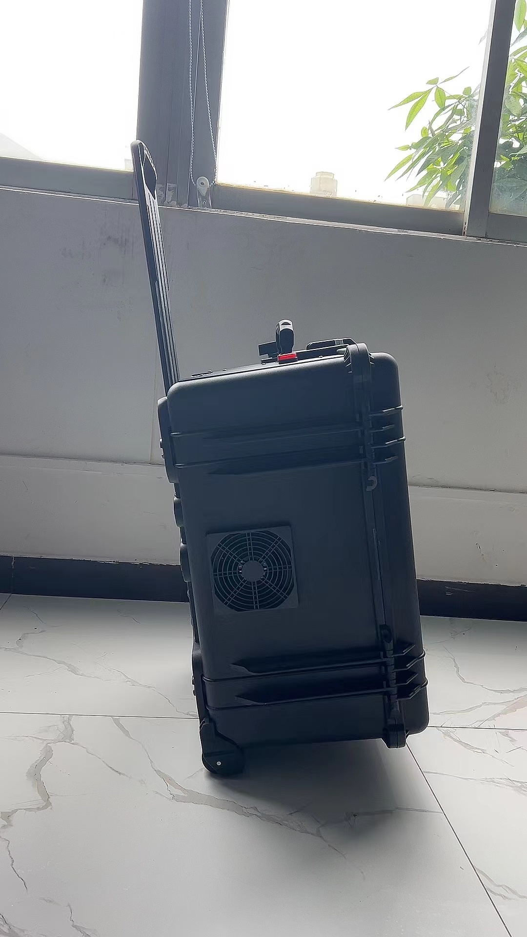 泰来手拉箱型移动通信干扰器